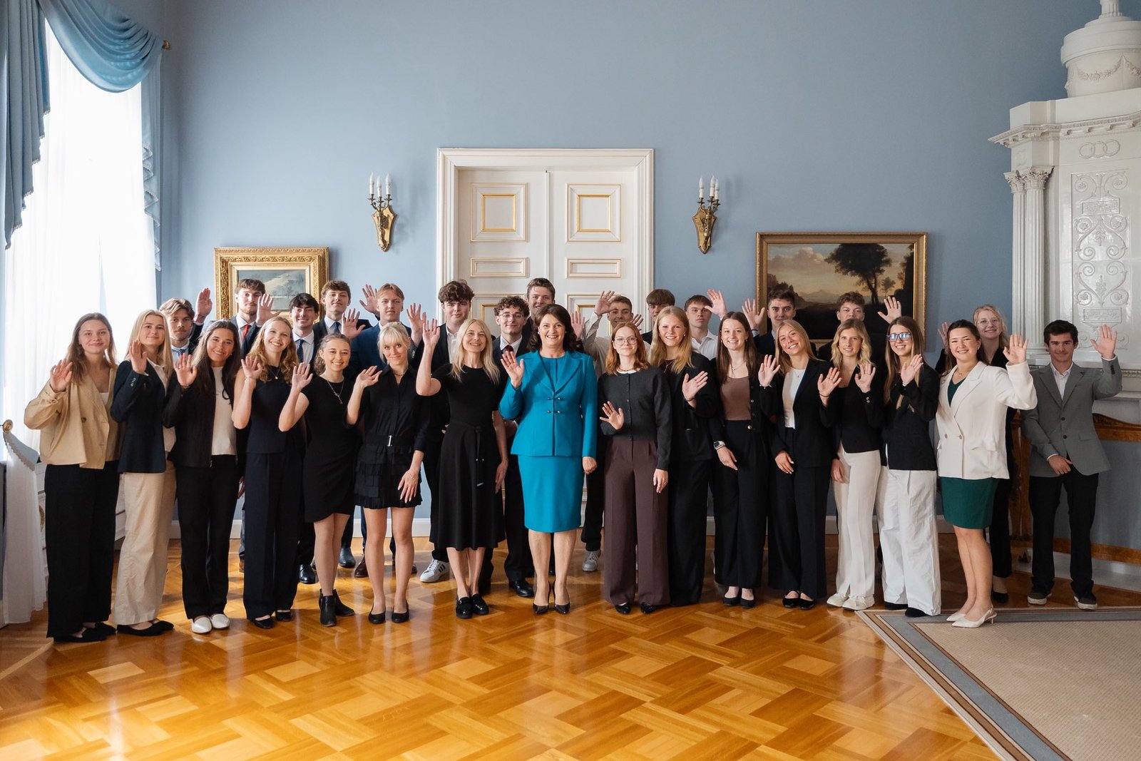 su pirmaja salies ponia